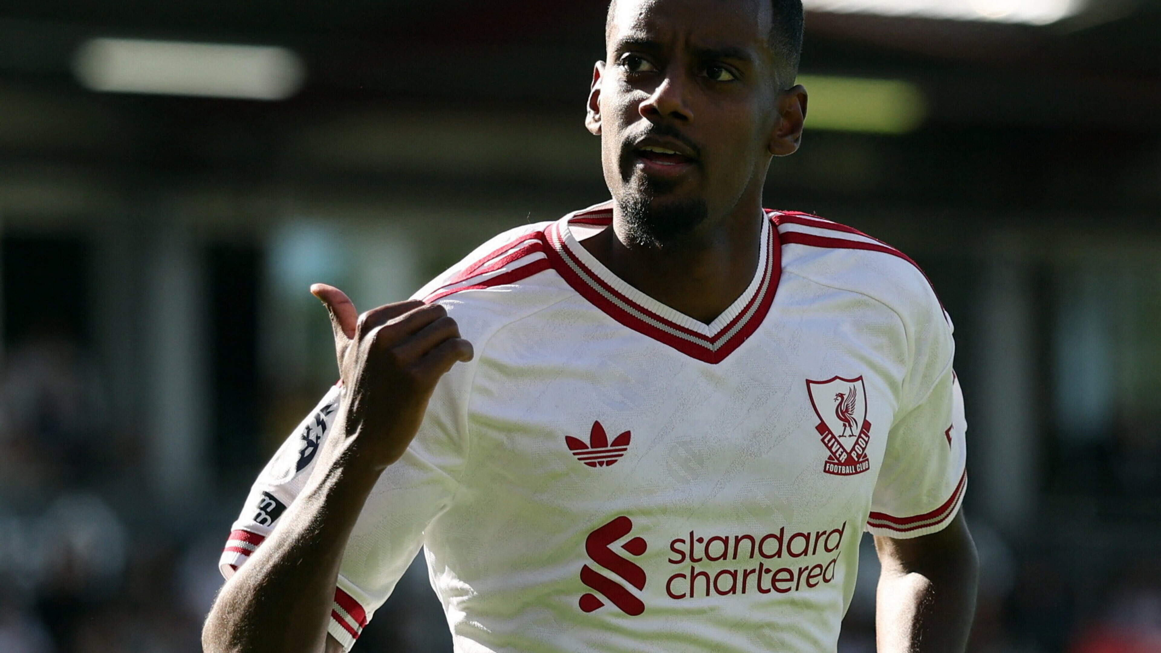 Alexander Isak seals Liverpool victory on Iraola’s return to Bournemouth